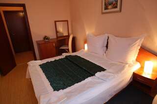 Отель Hotel Turist Нептун Стандартный двухместный номер с 1 кроватью или 2 отдельными кроватями-2