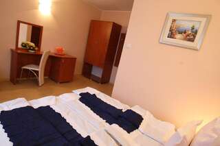 Отель Hotel Turist Нептун Стандартный двухместный номер с 1 кроватью или 2 отдельными кроватями-3