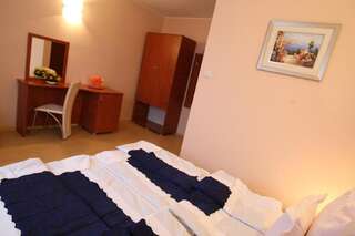 Отель Hotel Turist Нептун Стандартный двухместный номер с 1 кроватью или 2 отдельными кроватями-6