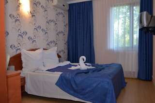 Отель Hotel Turist Нептун Стандартный двухместный номер с 1 кроватью или 2 отдельными кроватями-1